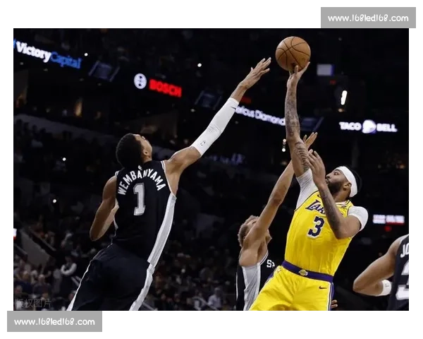 浓眉强势对决热火内线攻防拉锯决定比赛走向关键时刻星光闪耀之夜