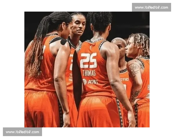 WNBA天猫对阵太阳精彩对决解析 球员表现与赛场关键瞬间回顾 WNBA天猫对阵太阳精彩对决解析 球员表现与赛场关键瞬间回顾